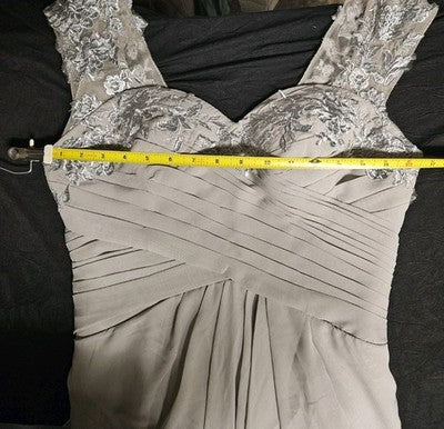 WOMEN'S SIZE 6 SILVER & LACE CHIFFON ZIP FORMAL/PROM GOWN USED 1X