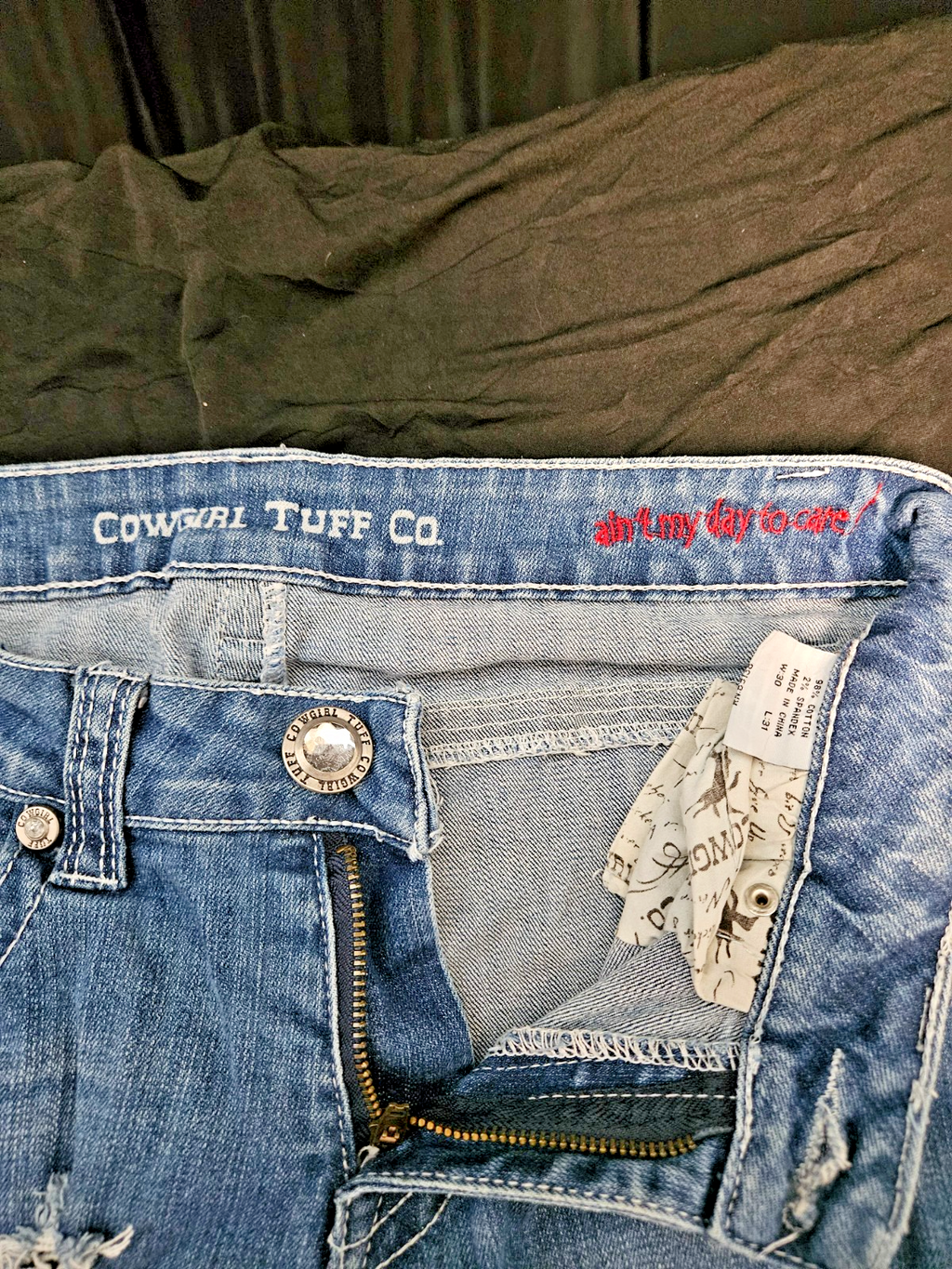 COWGIRL TUFF AIN'T MY DAY TO CARE WOMEN SIZE 30X31 RIPPED JEANS