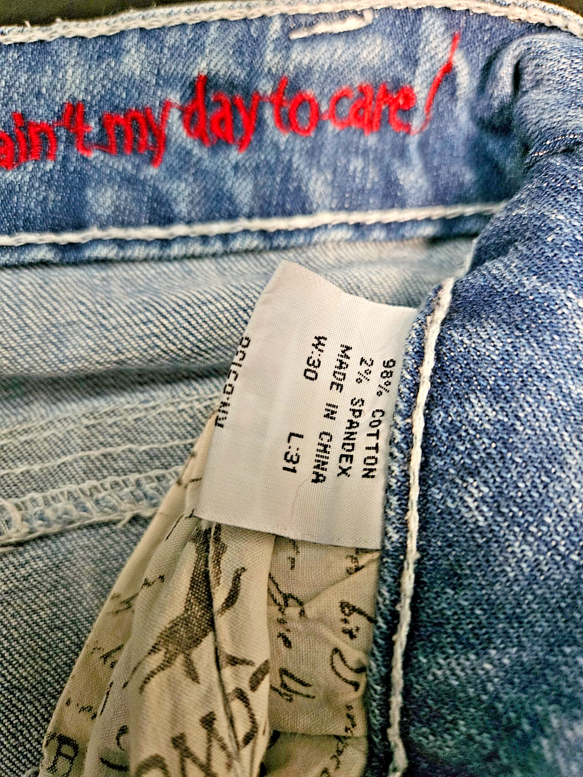 COWGIRL TUFF AIN'T MY DAY TO CARE WOMEN SIZE 30X31 RIPPED JEANS