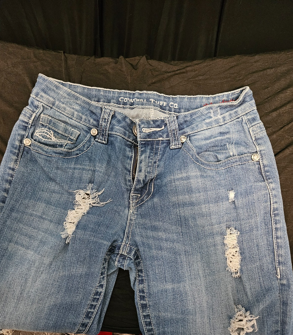 COWGIRL TUFF AIN'T MY DAY TO CARE WOMEN SIZE 30X31 RIPPED JEANS