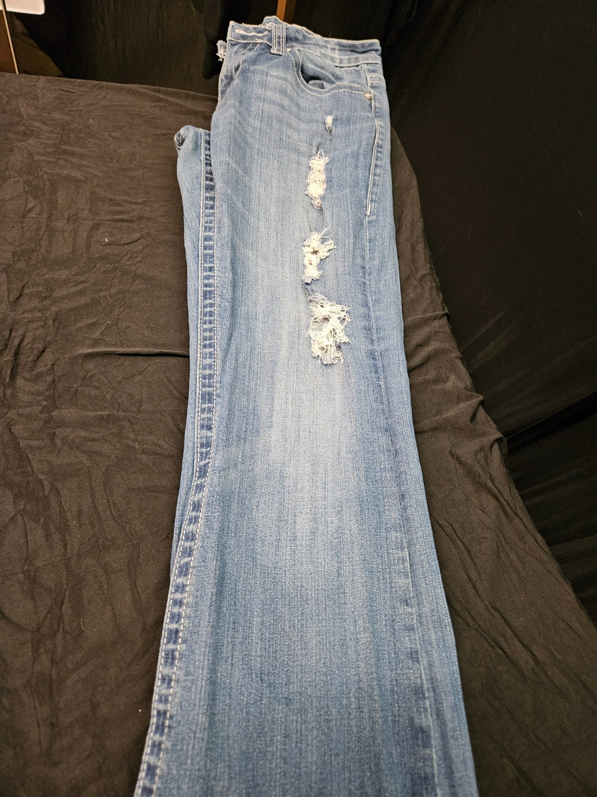 COWGIRL TUFF AIN'T MY DAY TO CARE WOMEN SIZE 30X31 RIPPED JEANS