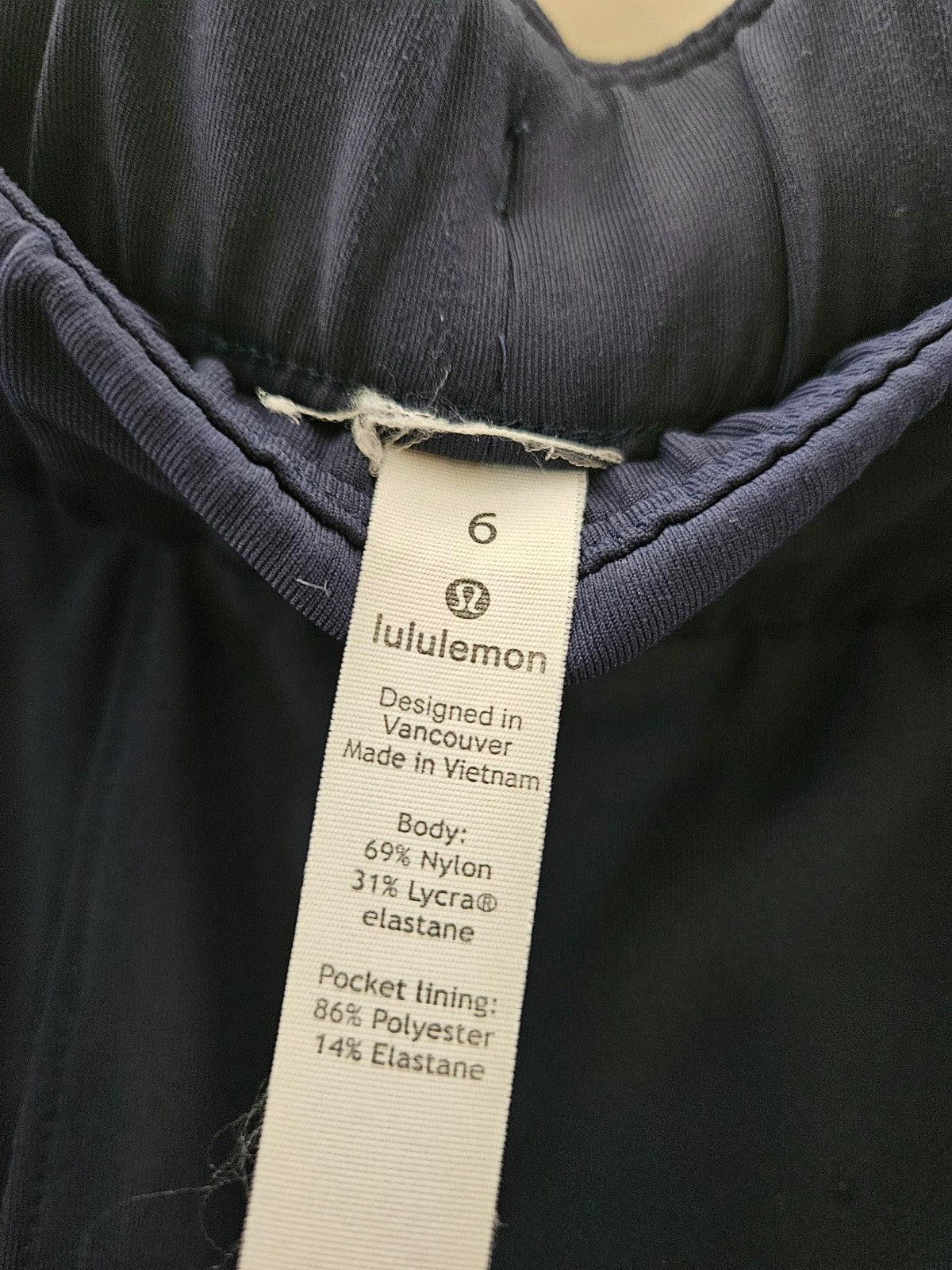 Lululemon Capri Size 6 Black high- rise Joggers Shortened Cropped