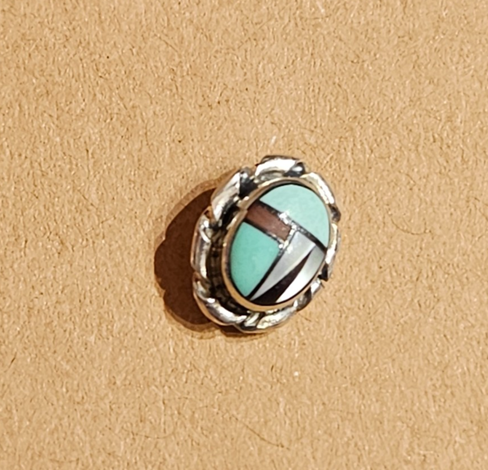 NATIVE AMERICAN ZUNI MADE INLAID MULTI-STONE & STERLING SILVER STUD EARRING