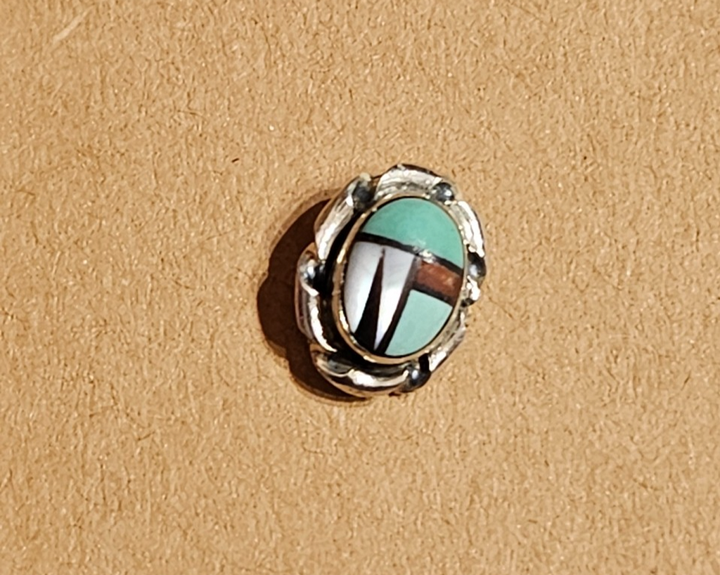 NATIVE AMERICAN ZUNI MADE INLAID MULTI-STONE & STERLING SILVER STUD EARRING