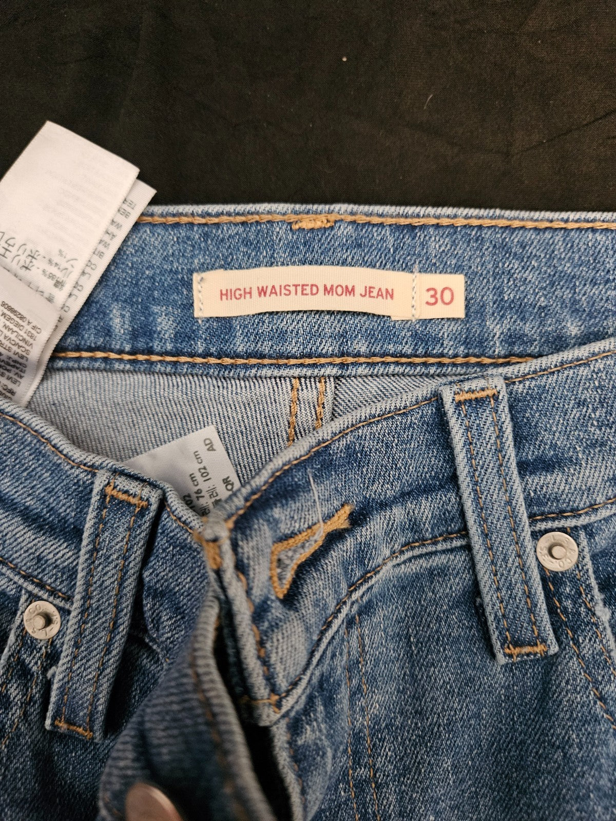 LEVI'S SIZE 30 HIGH WAISTED MOM JEANS NWOT
