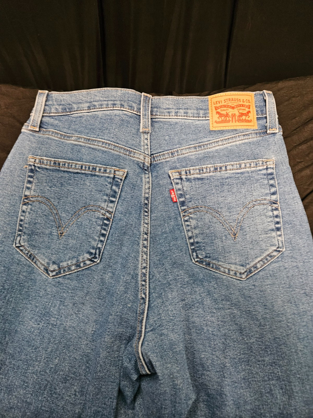 LEVI'S SIZE 30 HIGH WAISTED MOM JEANS NWOT