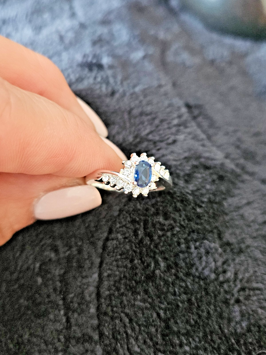 WOMEN'S BLUE CRYSTAL PURE SILVER OVER BRASS OVAL BYPASS RING SZ 8