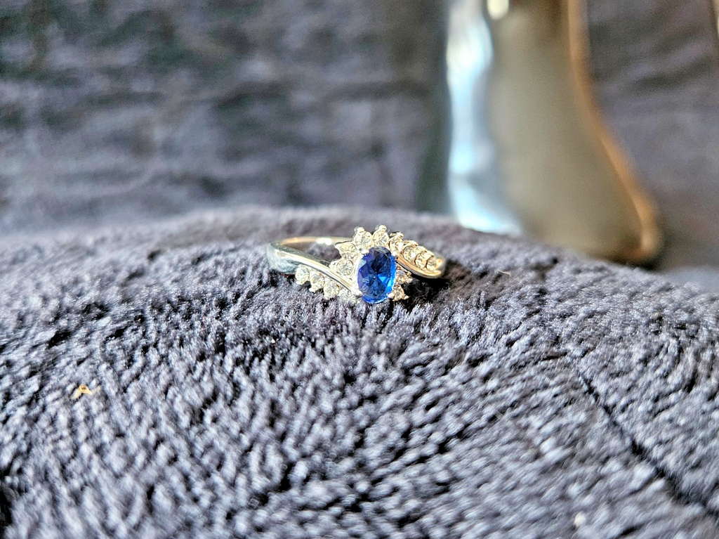WOMEN'S BLUE CRYSTAL PURE SILVER OVER BRASS OVAL BYPASS RING SZ 8