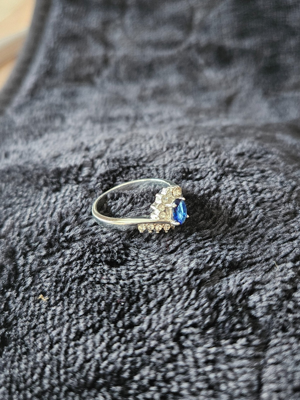 WOMEN'S BLUE CRYSTAL PURE SILVER OVER BRASS OVAL BYPASS RING SZ 8