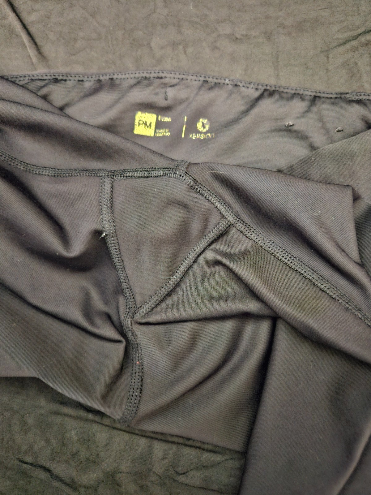 4 pr. WOMEN'S BLACK LEGGING BUNDLE SIZE MED BUTTLIFTING, CAPRI, ANKLE
