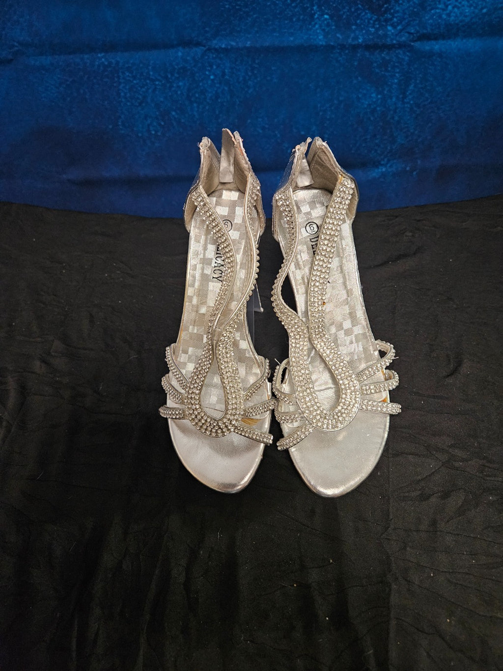 WOMEN'S SIZE6 DELICACY BRAND RHINESTONE FORMAL HEELED SANDAL USED IN EXCELLENT
