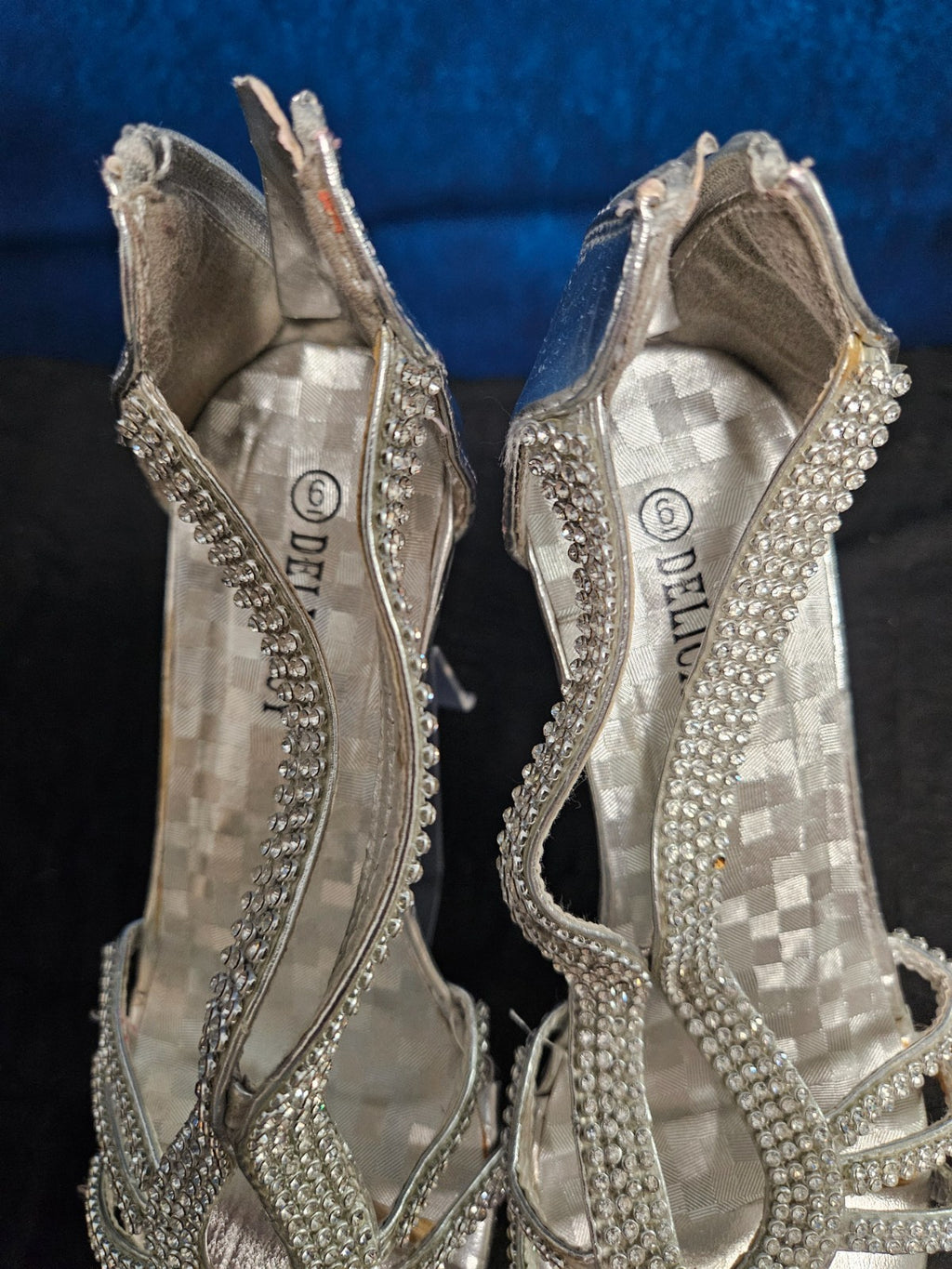 WOMEN'S SIZE6 DELICACY BRAND RHINESTONE FORMAL HEELED SANDAL USED IN EXCELLENT