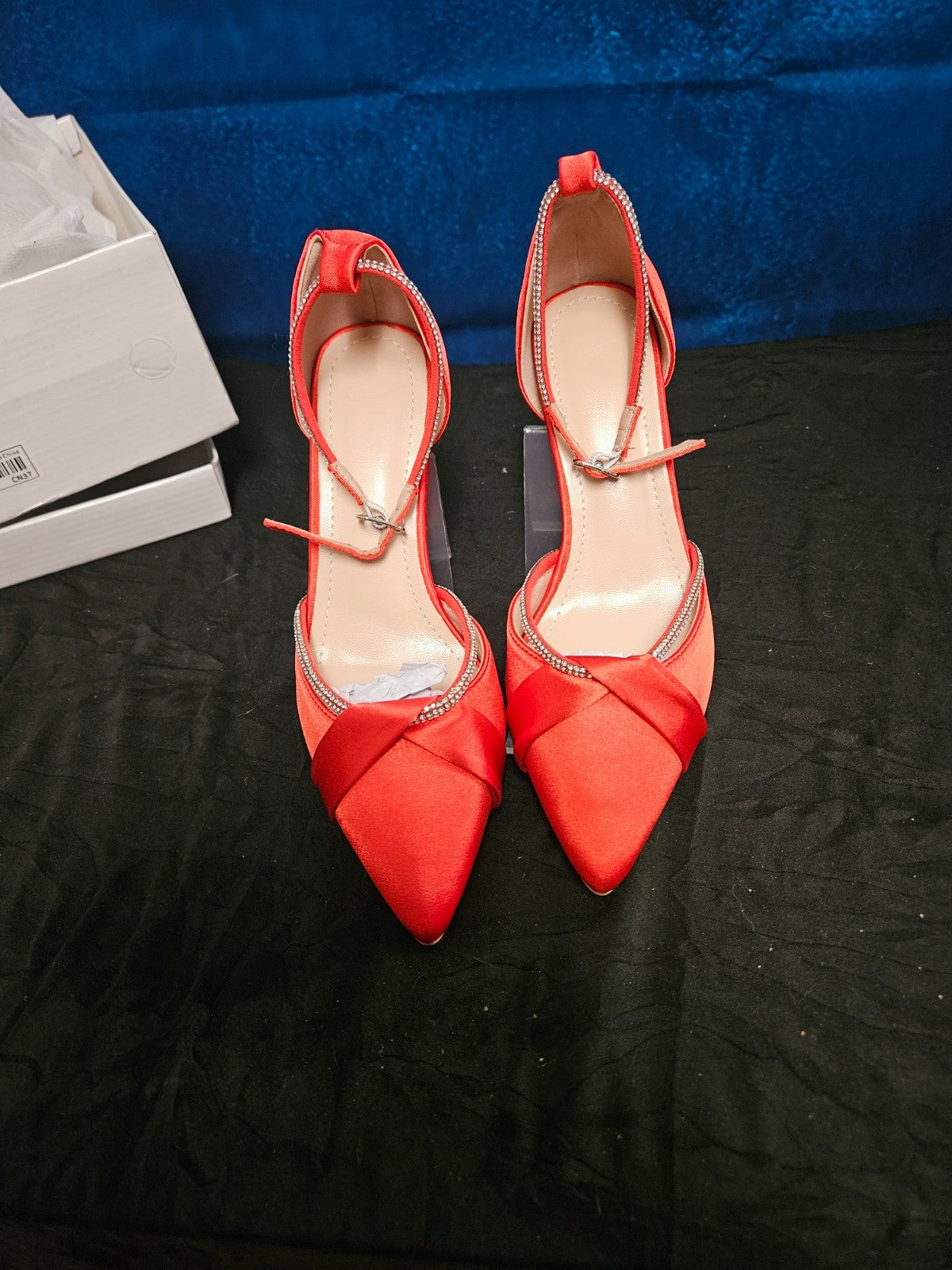 NEW IN BOX WOMEN S RED/CRYSTAL CHUNKY HEELED POINTED TOE SIZE 6.5 DRESS SHOE