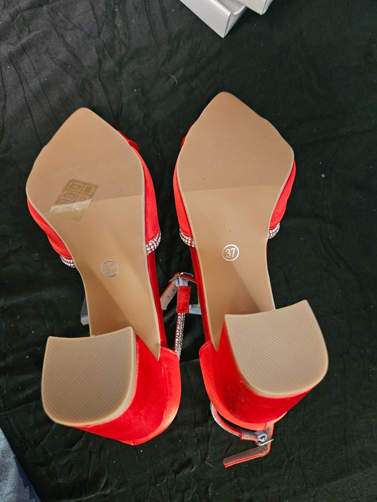 NEW IN BOX WOMEN S RED/CRYSTAL CHUNKY HEELED POINTED TOE SIZE 6.5 DRESS SHOE