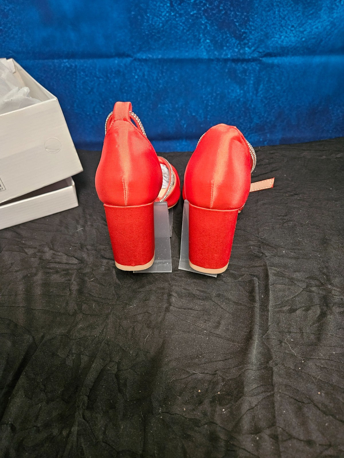 NEW IN BOX WOMEN S RED/CRYSTAL CHUNKY HEELED POINTED TOE SIZE 6.5 DRESS SHOE
