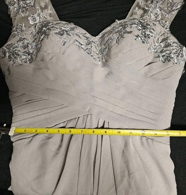 WOMEN'S SIZE 6 SILVER & LACE CHIFFON ZIP FORMAL/PROM GOWN USED 1X