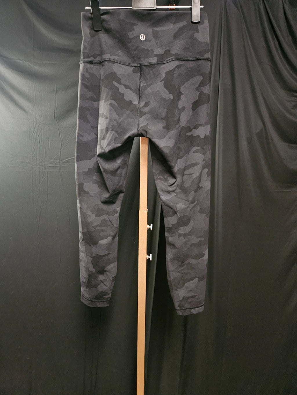 LULULEMON FITS SIZE 8 GRAY/BLACK CAMO PANTS