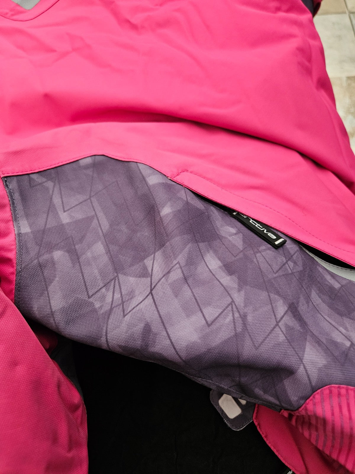 WOMEN'S ARCTIVA XS SNOWMOBILE JACKET PINK/GRAY CAMO SLIGHT AREA SUN DAMAGE