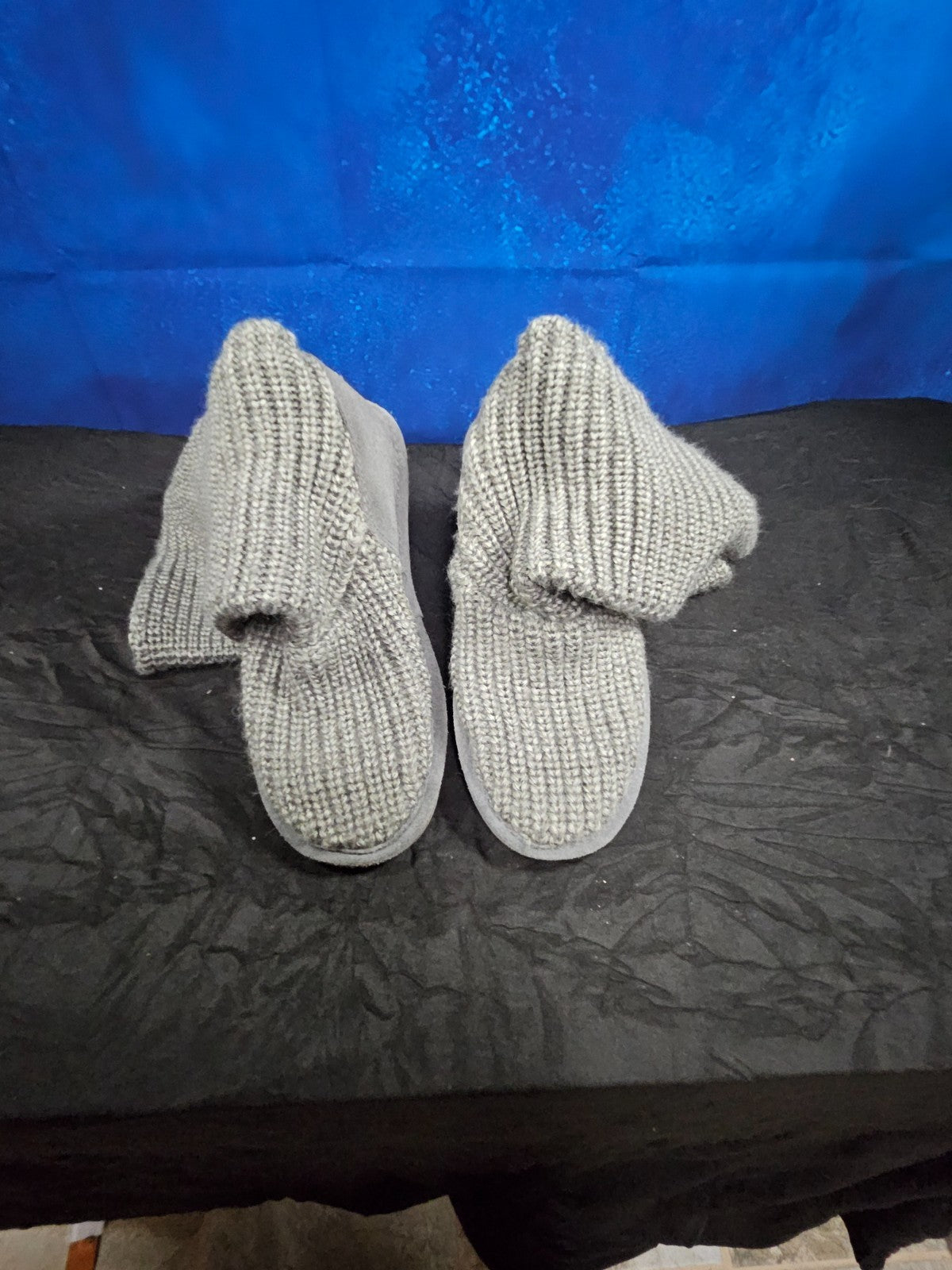 WOMEN'S BEARPAW SIZE 7 TALL KNIT GRAY SHEEPSKIN BOOTS