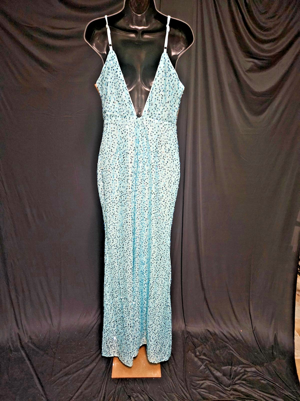 SIZE M 8/10 LIGHT BLUE SEQUIN, ZIP, FRONT SLIT FLOOR LENGTH GOWN PROM/FORMAL NWO