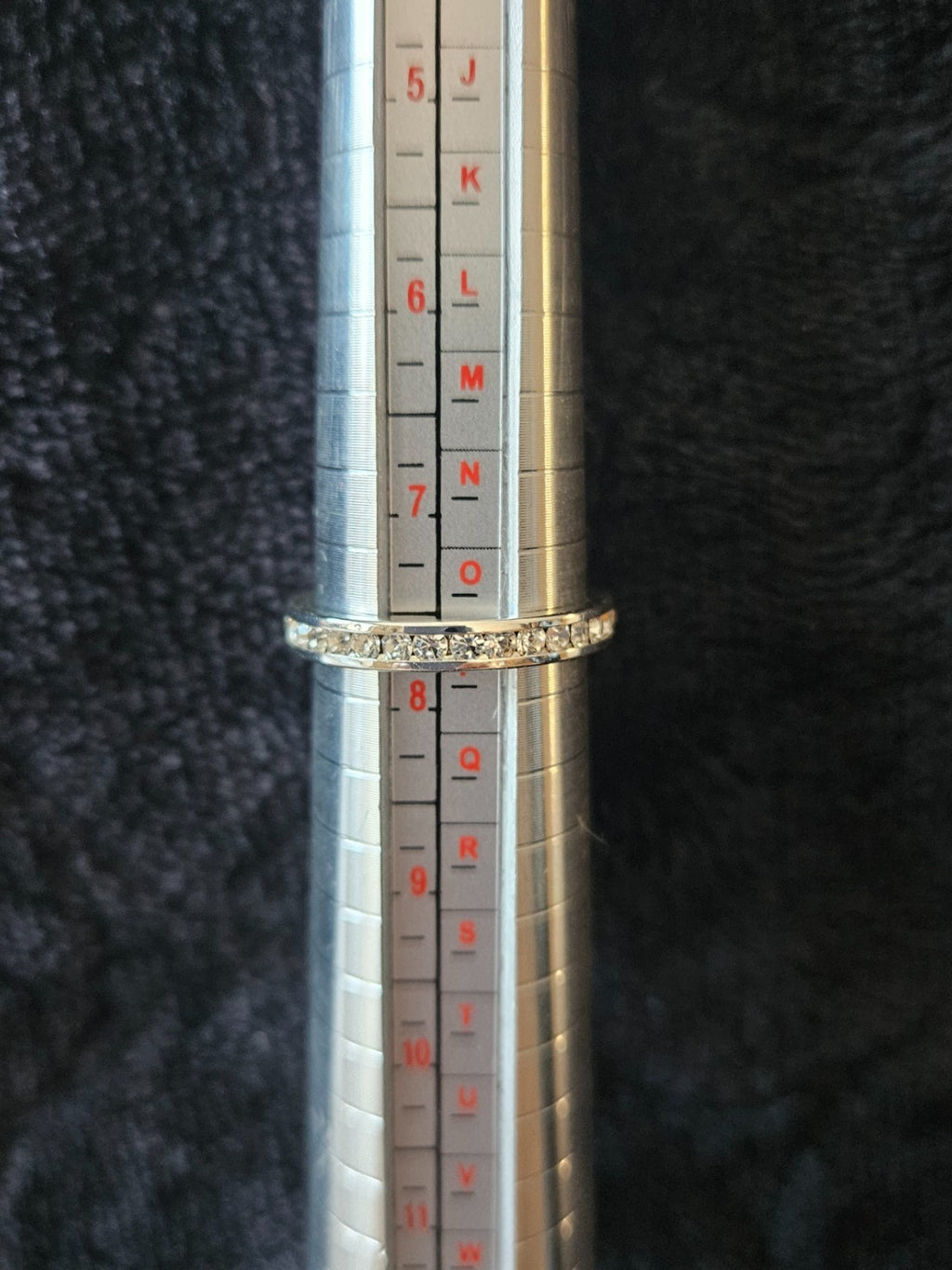 WOMEN'S CRYSTAL PURE SILVER OVER BRASS ETERNITY BAND SIZE 7 3/4