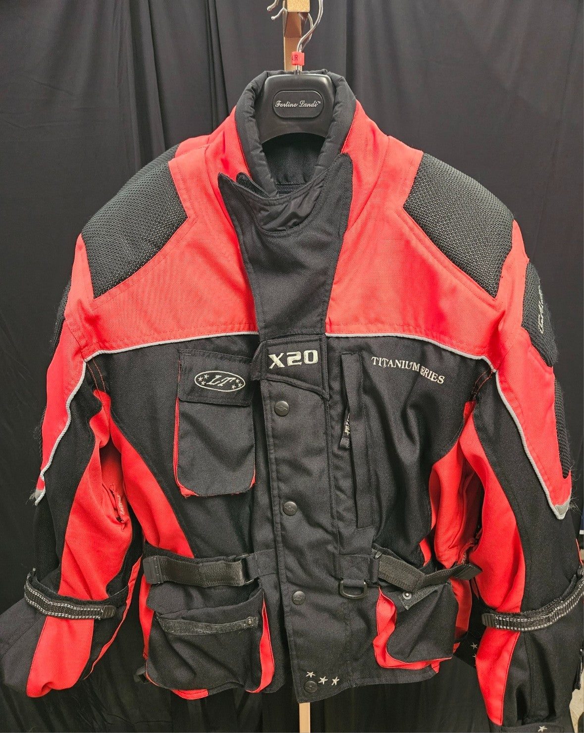 MEN'S VINTAGE LATRAX LT CARBON SNOWMOBILE JACKET SIZE XL RED/BLACK