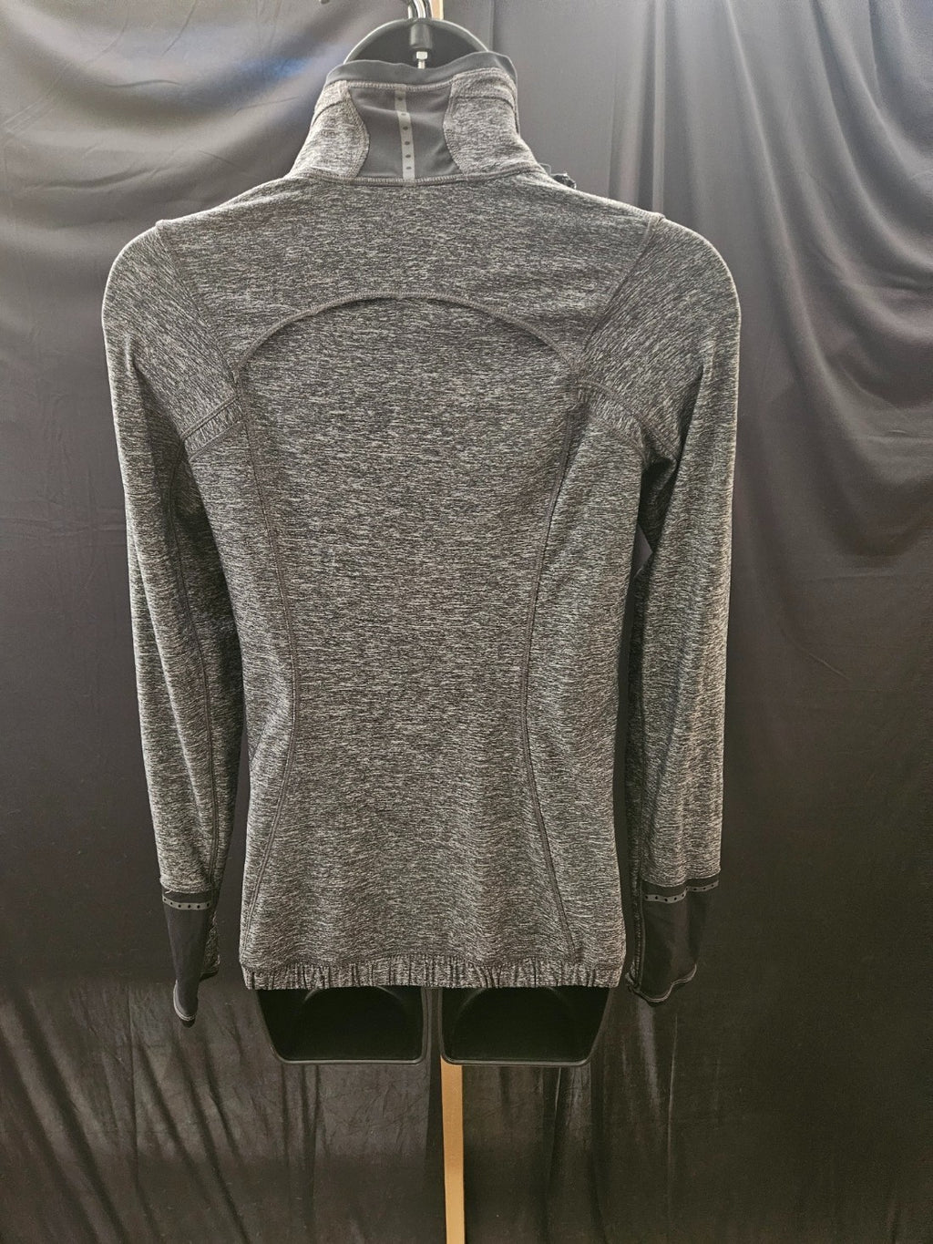 LULULEMON ATHLETICA SZ 4 GRAY/BLACK 1/4 ZIP PULLOVER