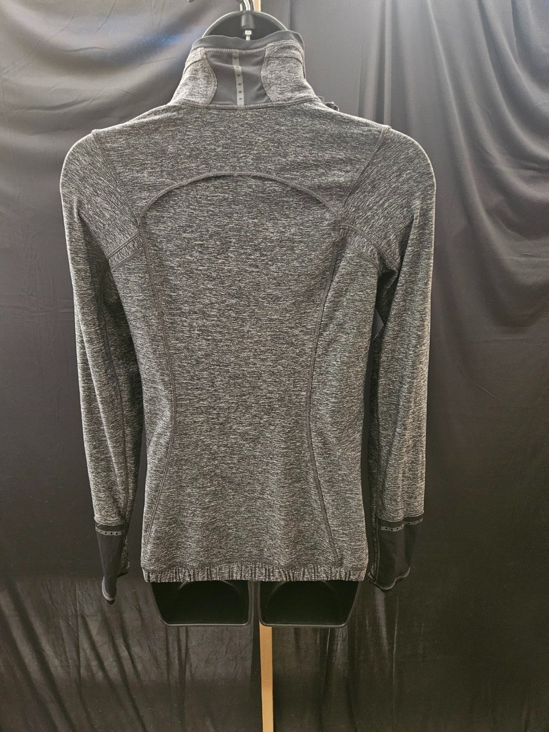 LULULEMON ATHLETICA SZ 4 GRAY/BLACK 1/4 ZIP PULLOVER