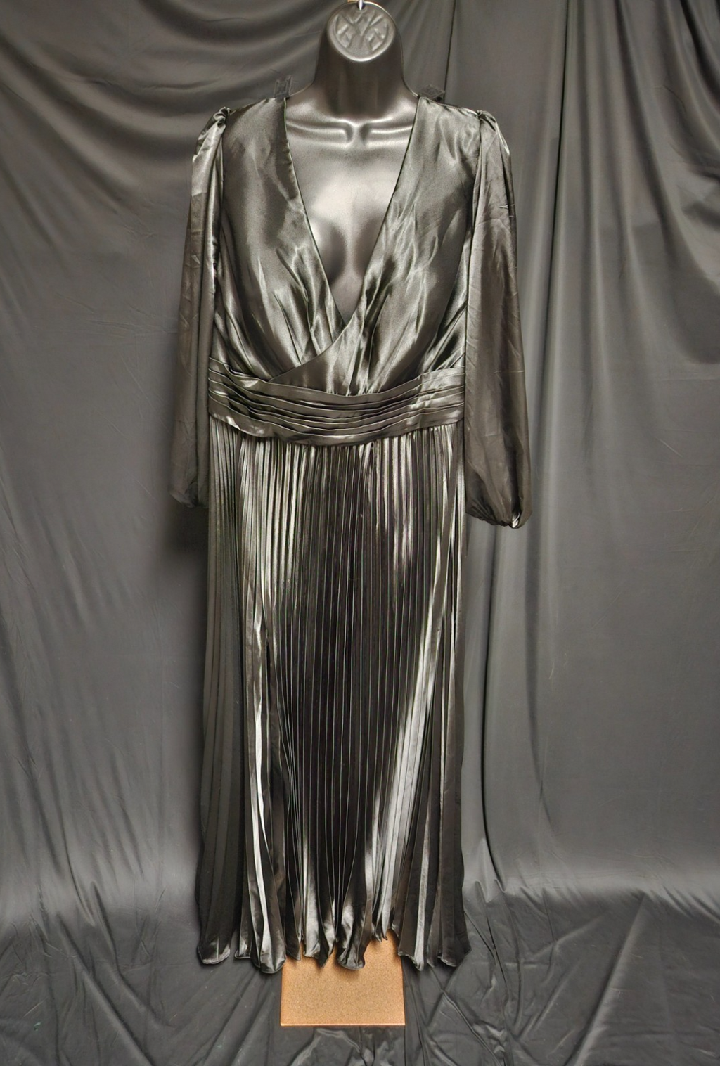 BEAUTIFUL WOMEN SZ 20 BLACK SATIN PLEATED/CORSET FORMAL GOWN NWT