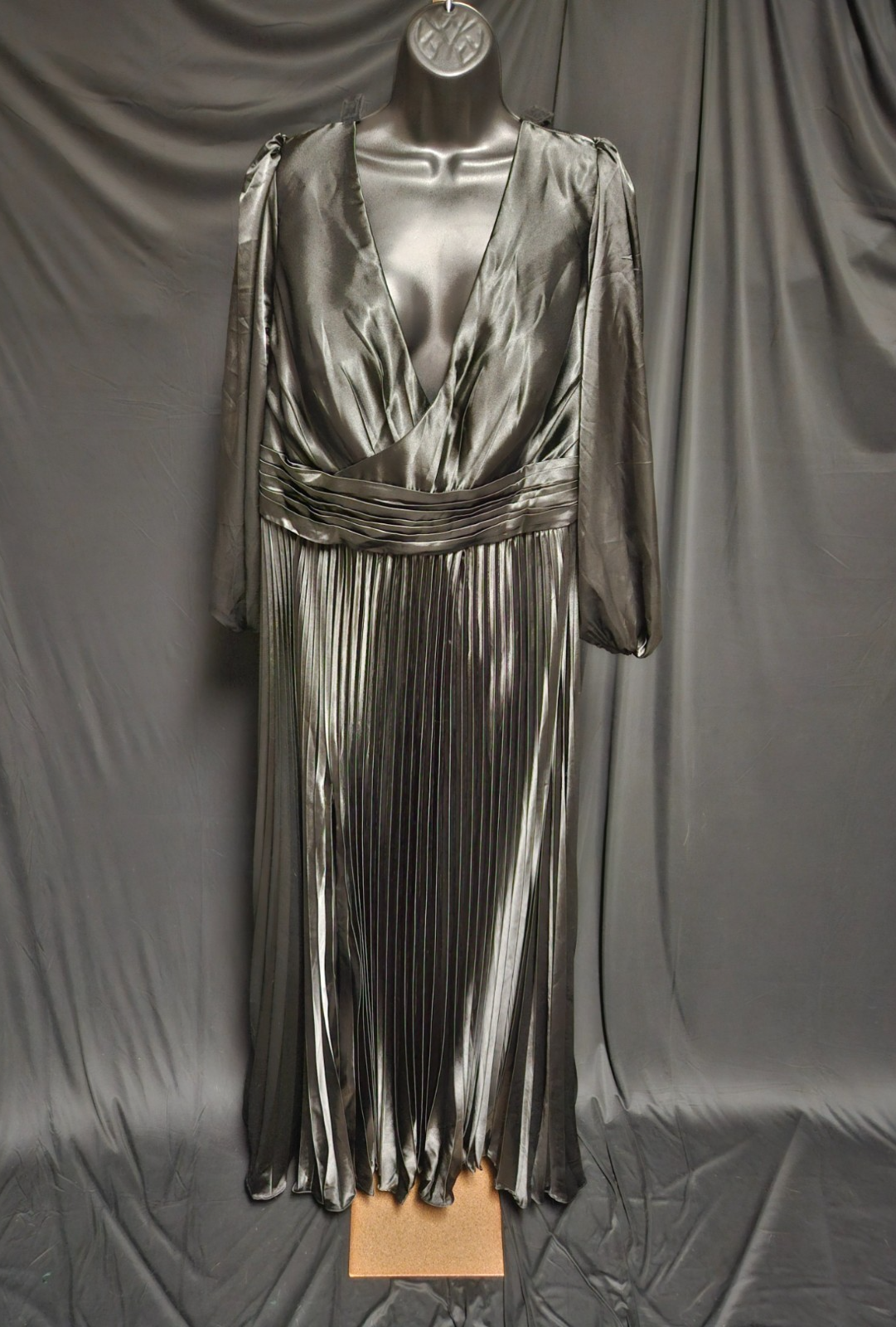 BEAUTIFUL WOMEN SZ 20 BLACK SATIN PLEATED/CORSET FORMAL GOWN NWT