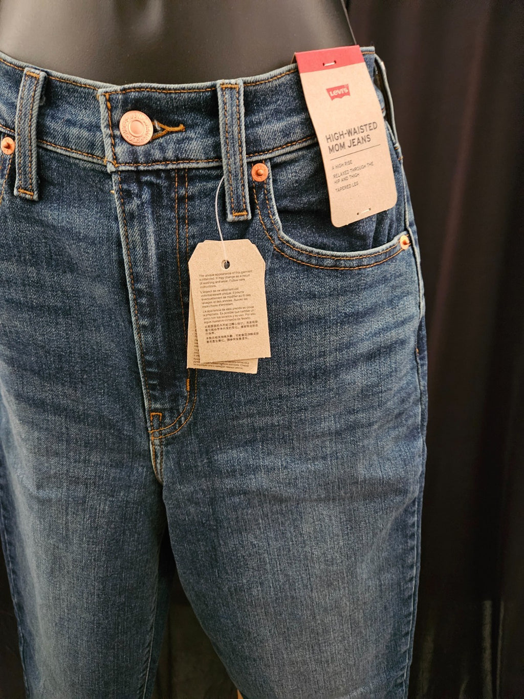 LEVIS HIGH WAISTED MOM JEANS SIZE 27 W  X 29 INSEAM NWT