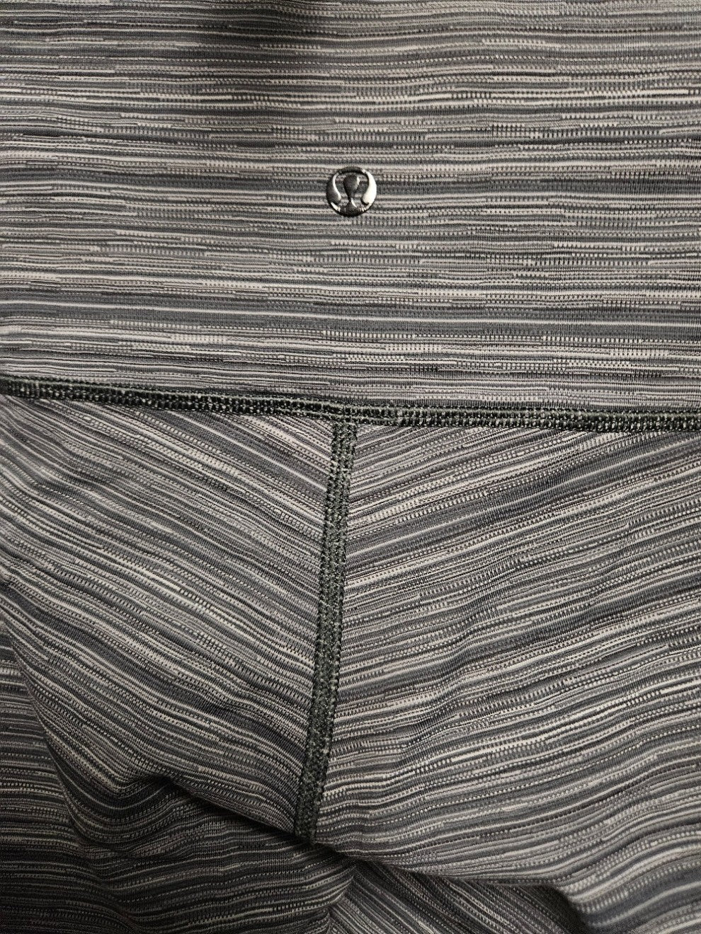 LULULEMON SIZE 6  HEATHERED BLACK/WHITE STRIPED HIGH WAISTED LEGGINGS