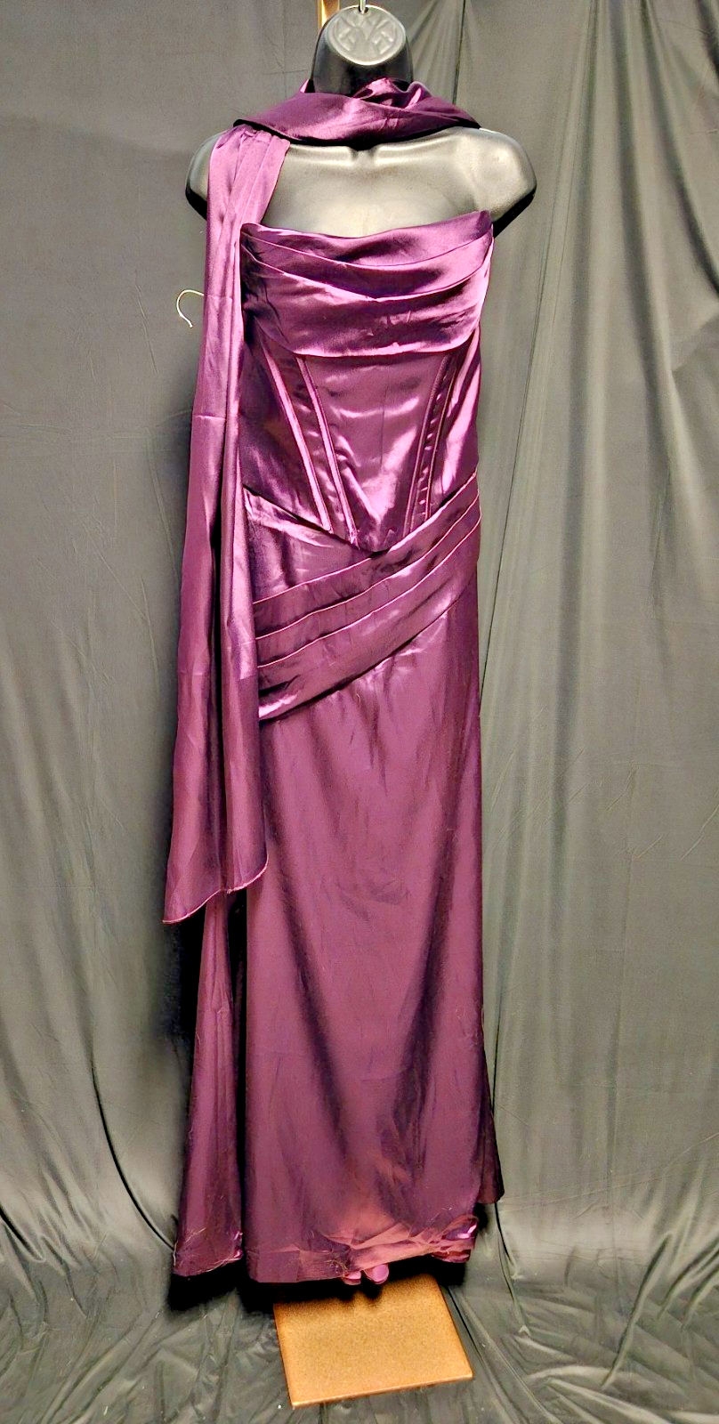 PURPLE/WINE SATIN STRAPLESS PROM/FORMAL GOWN W/SCARF SIZE 8/10 BONING NWT