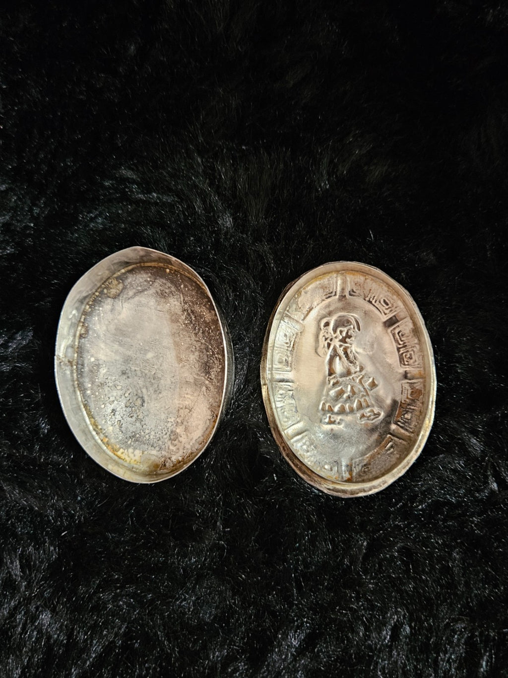 NATIVE AMERICAN NAVAJO MADE STERLING SILVER PILL BOX
