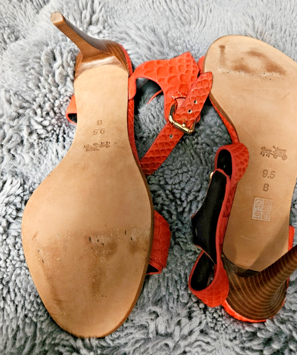 WOMEN S SIZE 9.5 RED SNAKESKIN COACH IIANA HEELS TURNLOCK HARDWARE USED