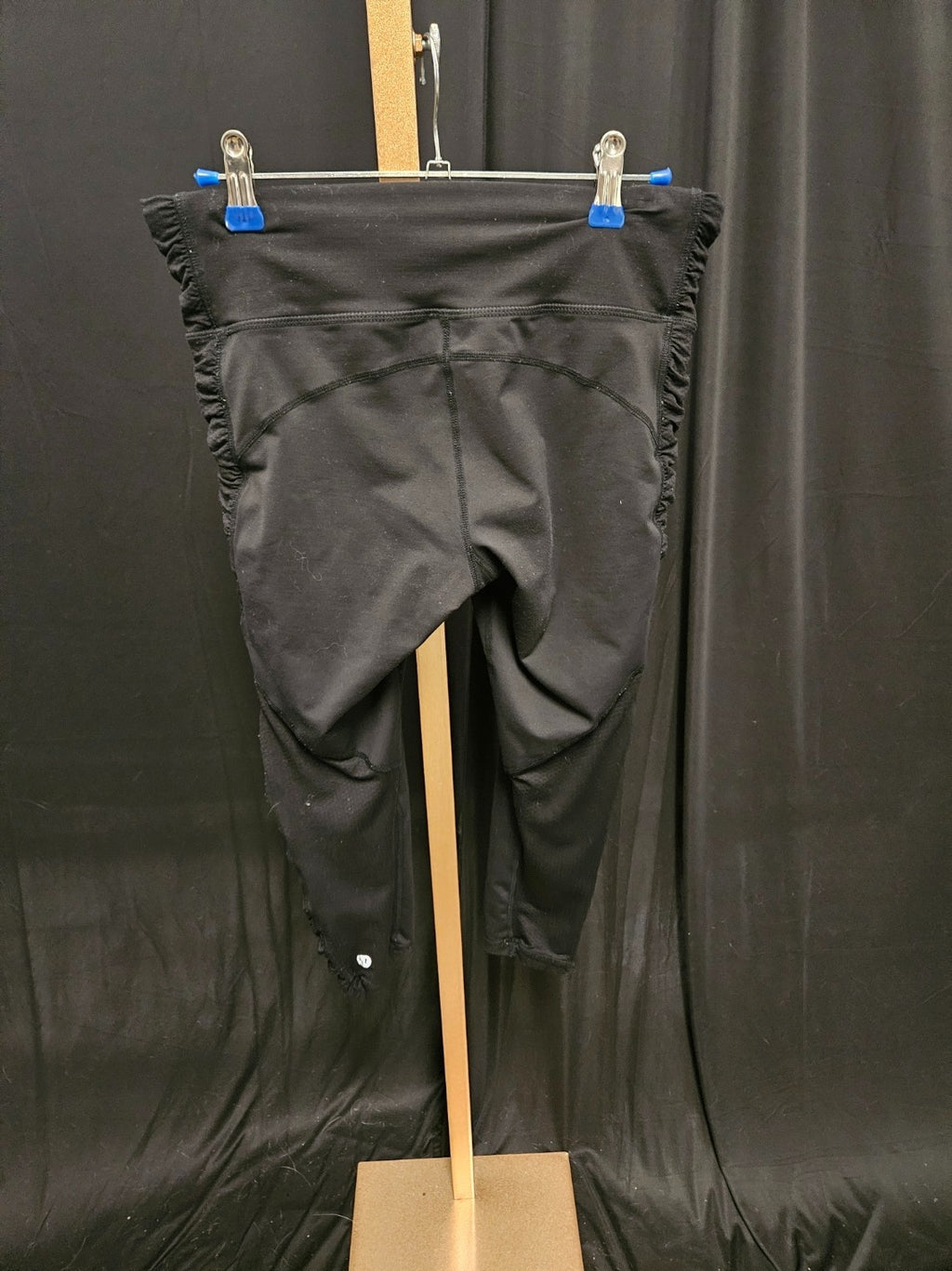 LULULEMON SIZE 6 WUNDER UNDER RUFFLE CROP LEGGINGS ZIPPER POCKET BLACK