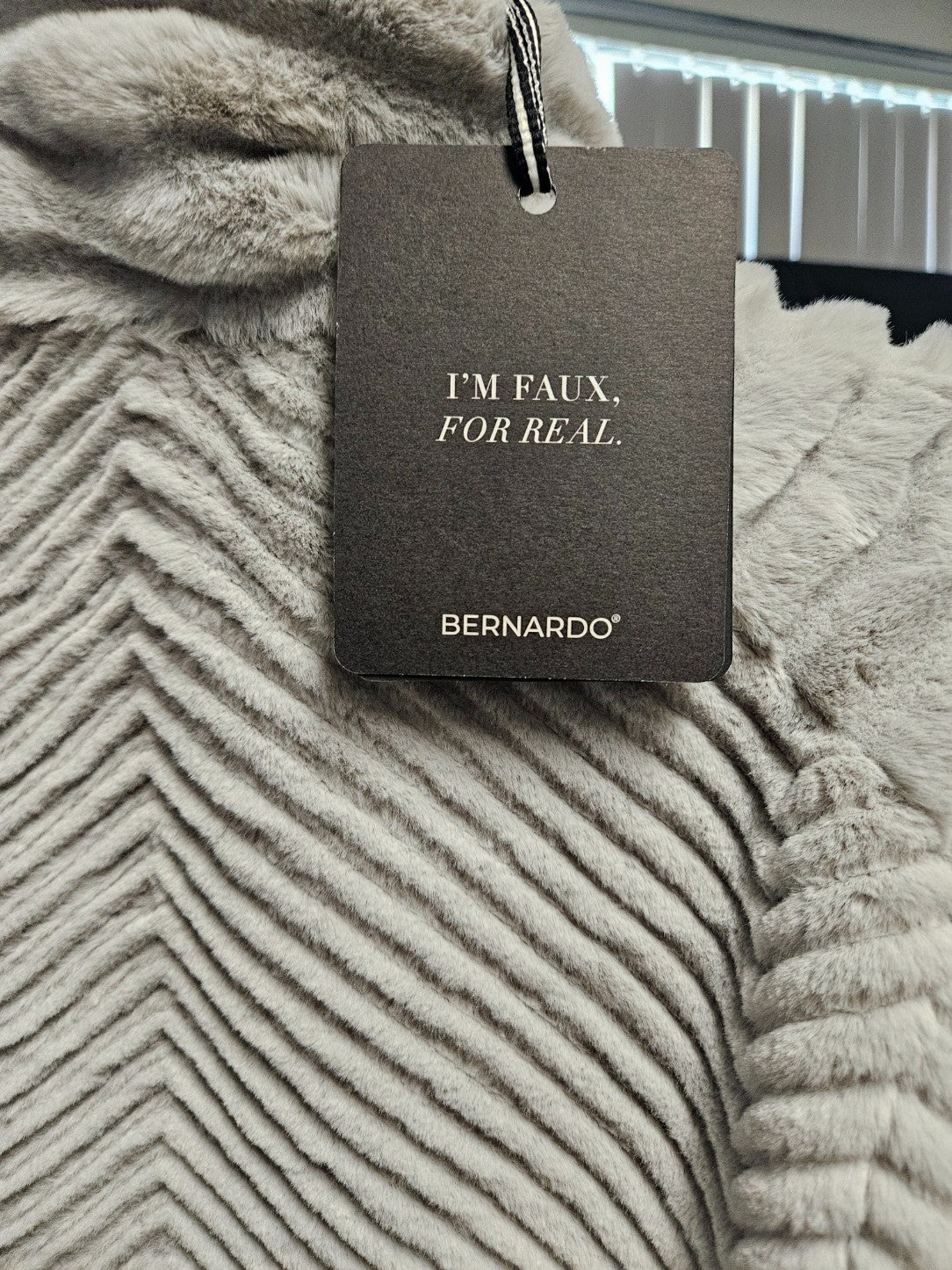 ADORABLE BERNARDO SZ L GRAY FAUX MINK FUR JACKET  WITH SATIN LINING NWT