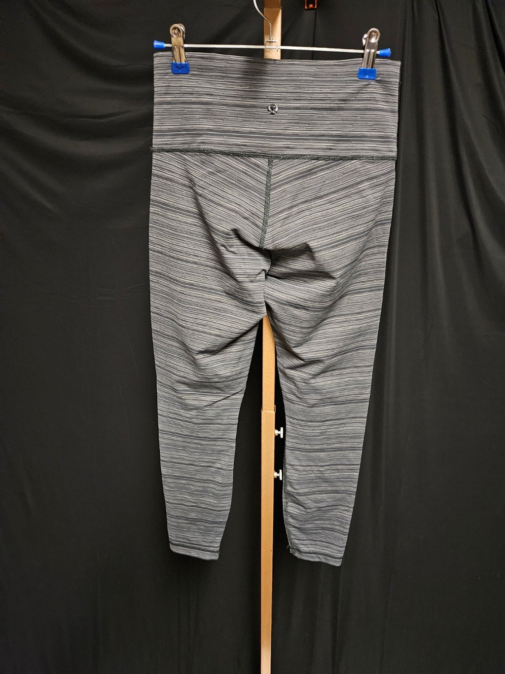 LULULEMON SIZE 6  HEATHERED BLACK/WHITE STRIPED HIGH WAISTED LEGGINGS