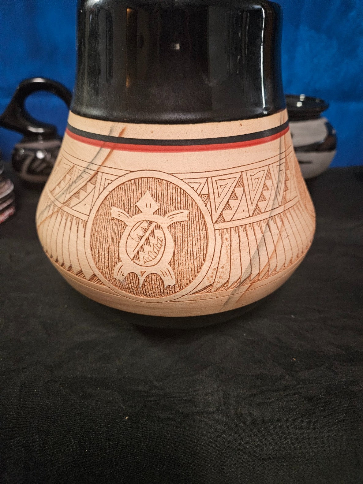 HANDMADE NATIVE AMERICAN MTICHELL BLACKHORSE DINEAH ETCHED POTTERY SMALL BLEMISH
