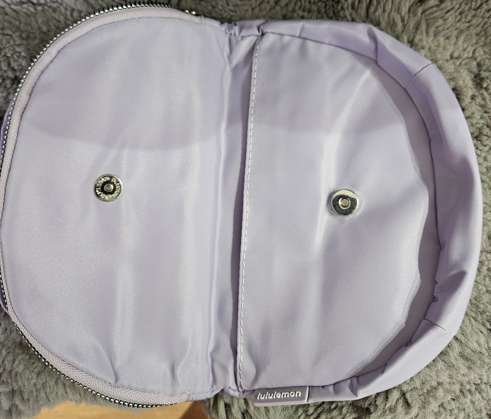 LULULEMON CITY ESSENTIALS POUCH 4L IN LAVENDER FROST NWOT