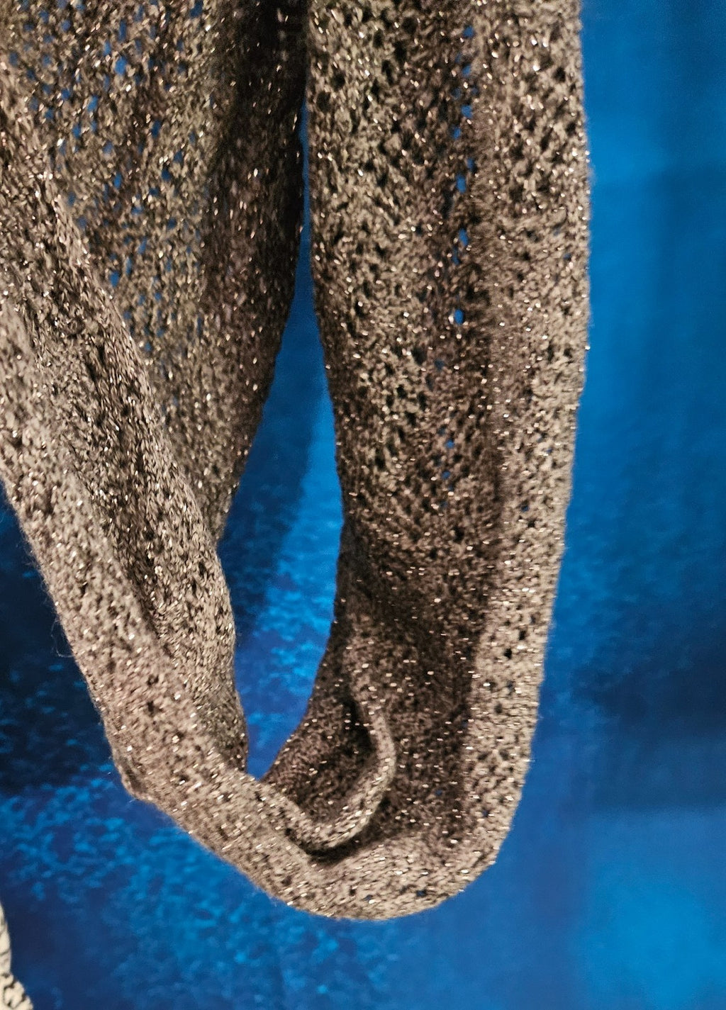 ASSORTED WOMEN'S SCARVES (COWL, TIE, WINTER) ALL 6 SCARFS
