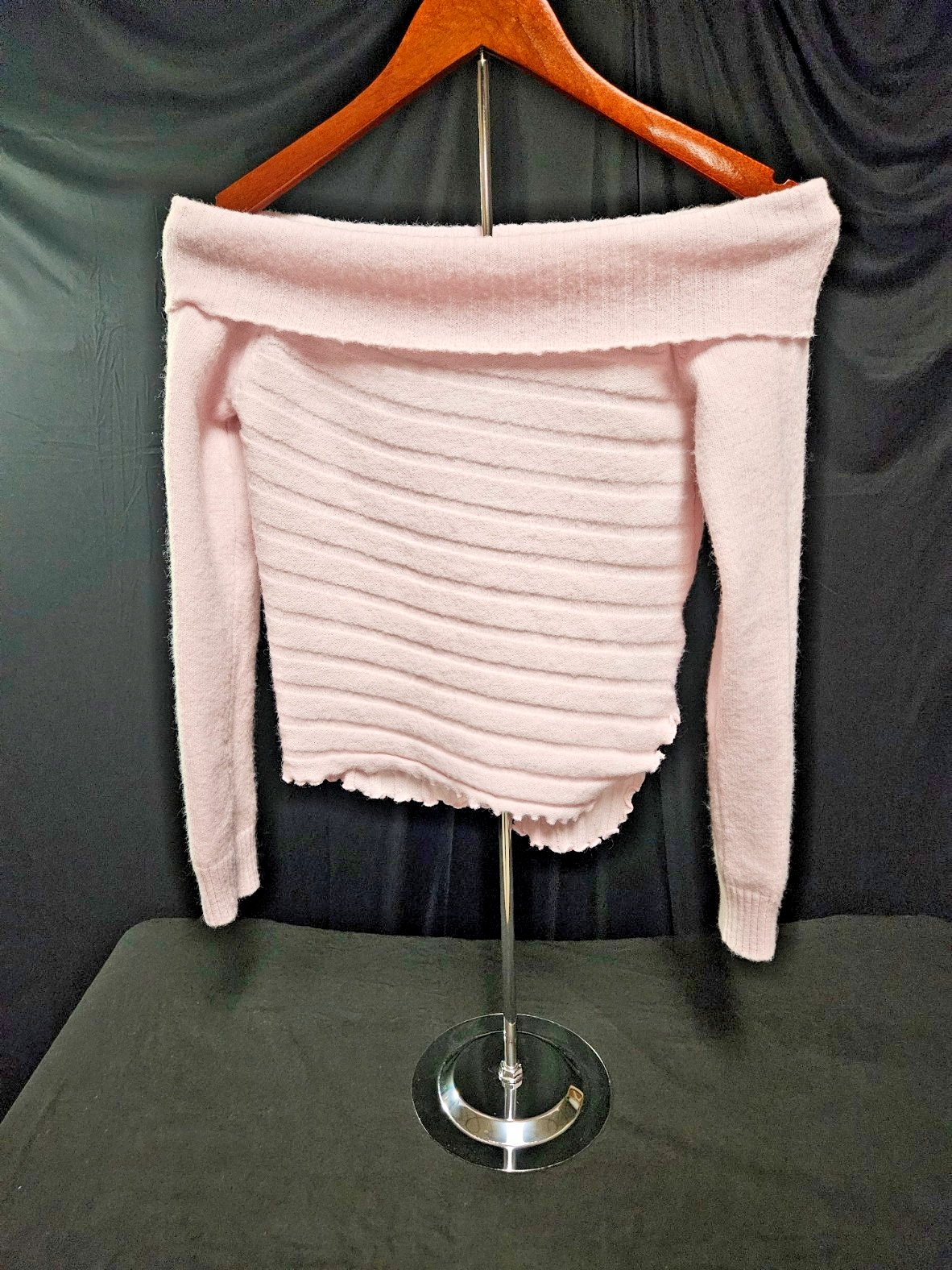 ABSOLUTELY ADORABLE! WOMEN'S SIZE XS EDIKTED PINK OFF THE SHOULDER SWEATER