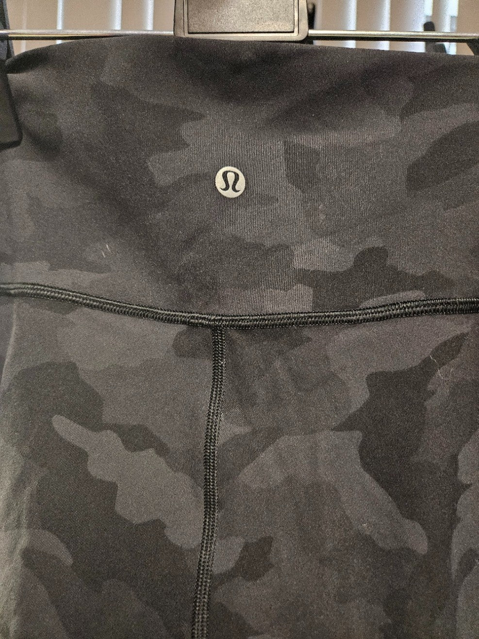LULULEMON FITS SIZE 8 GRAY/BLACK CAMO PANTS