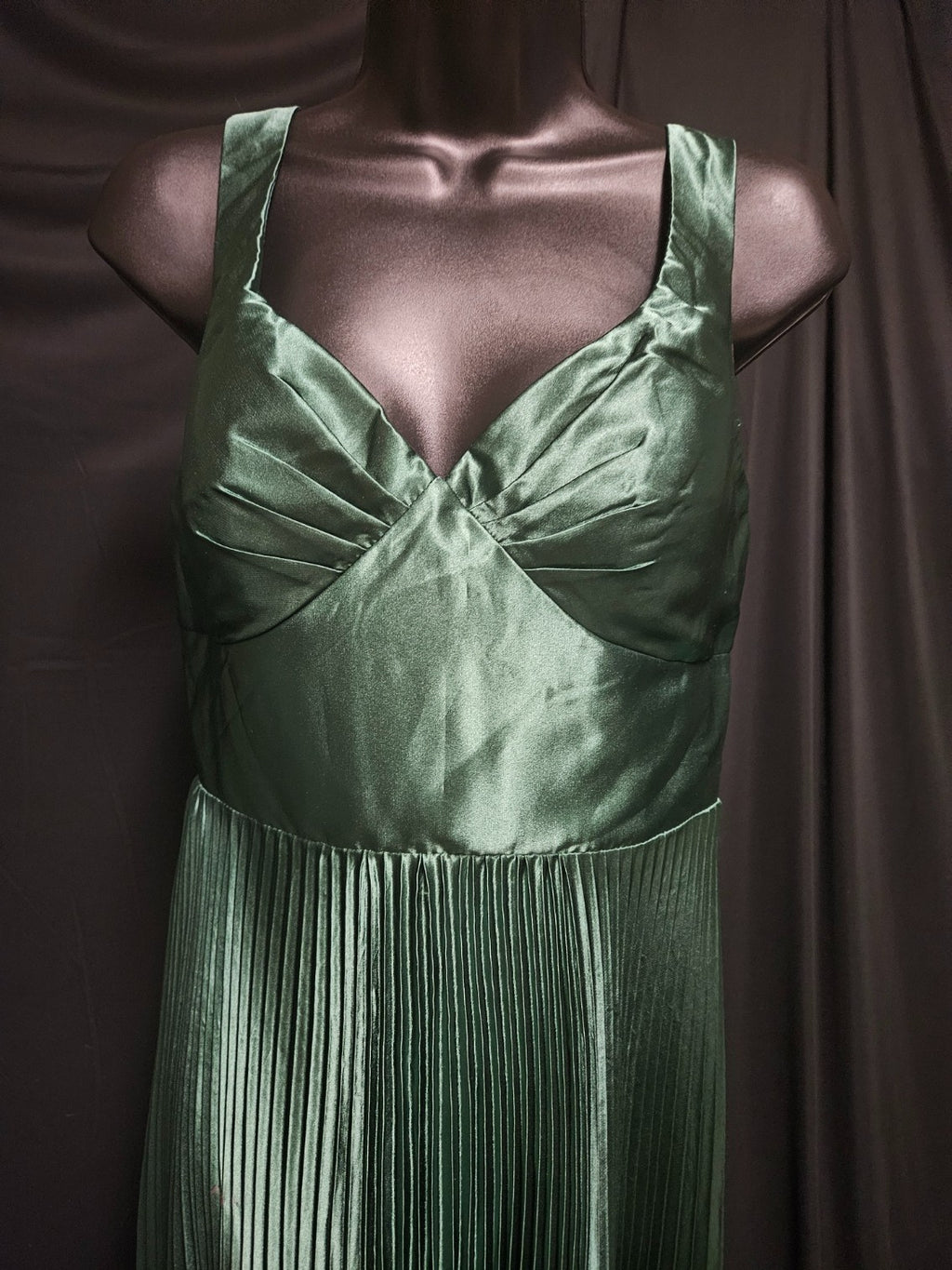 GORGEOUS  M 8/10 GREEN SATIN PLEATED FORMAL MIDI GOWN ZIPPER BACK PROM/WEDDING