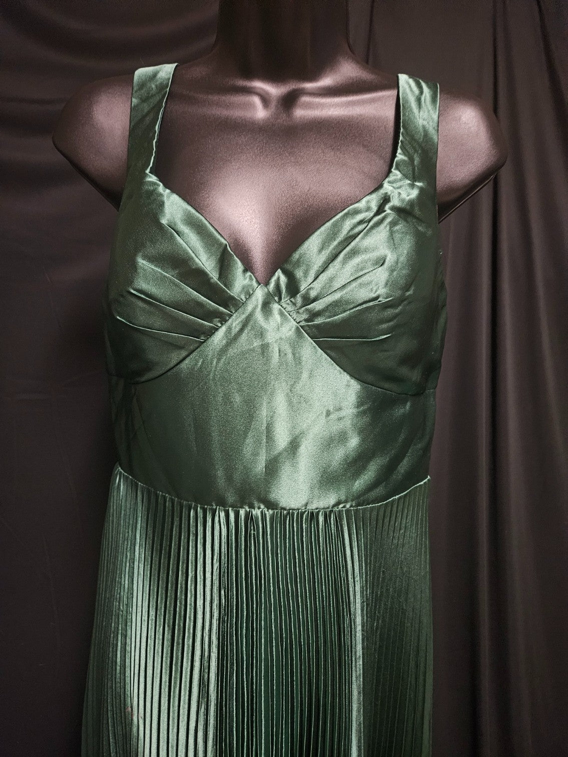 GORGEOUS  M 8/10 GREEN SATIN PLEATED FORMAL MIDI GOWN ZIPPER BACK PROM/WEDDING