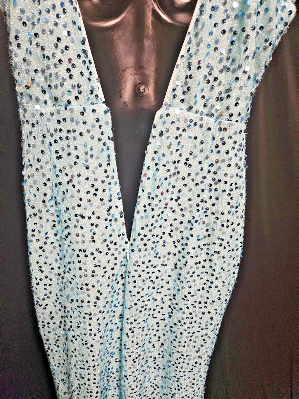 SIZE M 8/10 LIGHT BLUE SEQUIN, ZIP, FRONT SLIT FLOOR LENGTH GOWN PROM/FORMAL NWO