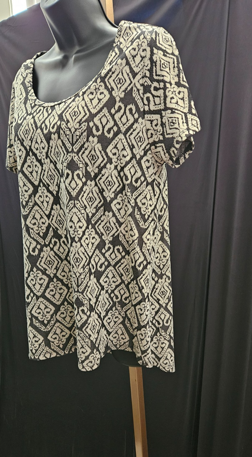 LULAROE WOMEN'S SIZE M MULTI PATTERN TUNIC TOP PRE-OWNED