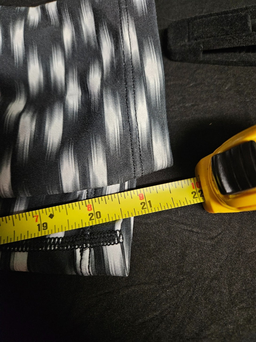 NIKE PRINTED RELAY CROP ATHLETIC RUNNING PANTS/TIGHTS SIZE M USED