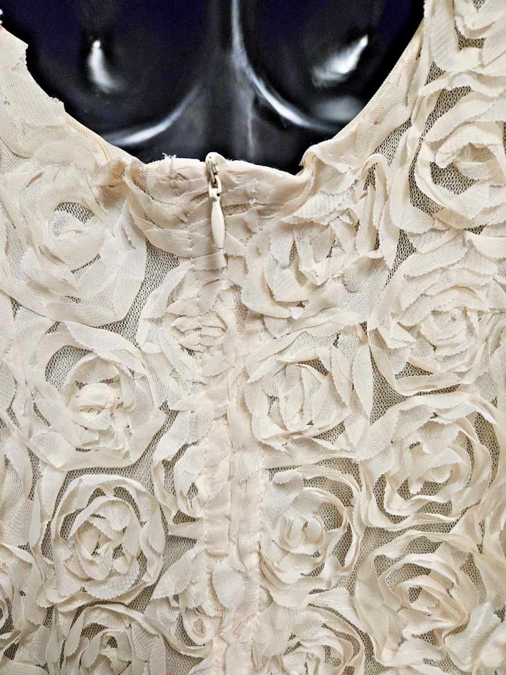 SHEIN LONG BEIGE ROSE FLORAL JACQUARD SLIM FIT GOWN SIZE LARGE SCOOP NECKLINE