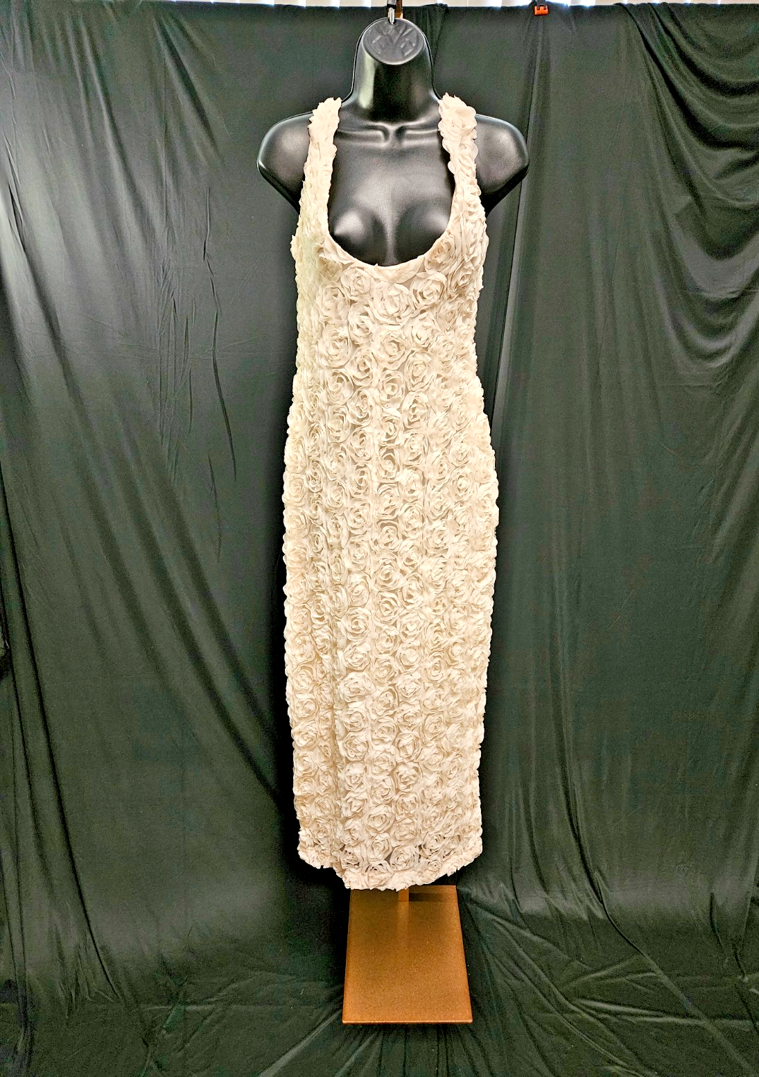 SHEIN LONG BEIGE ROSE FLORAL JACQUARD SLIM FIT GOWN SIZE LARGE SCOOP NECKLINE